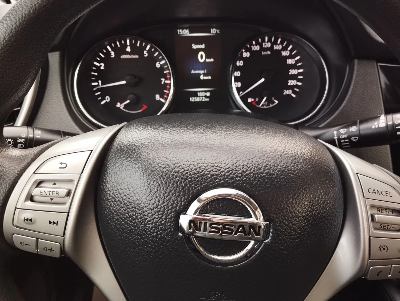 Nissan Qashqai 1.2DIG-T TUV 06.2026, снимка 10 - Автомобили и джипове - 52631448