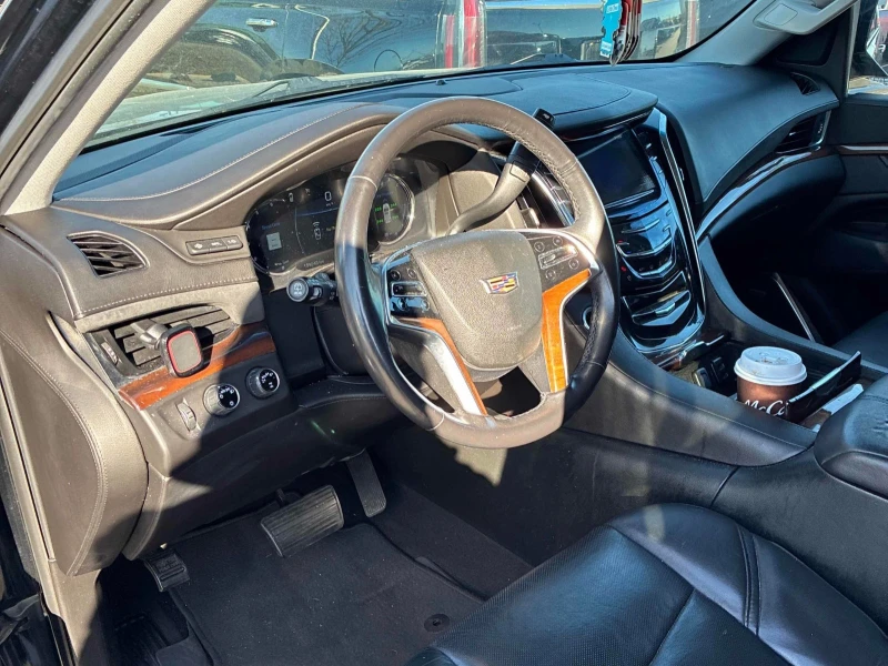 Cadillac Escalade Luxury С РЕГИСТРАЦИЯ & АВТО КРЕДИТ, снимка 6 - Автомобили и джипове - 53564176