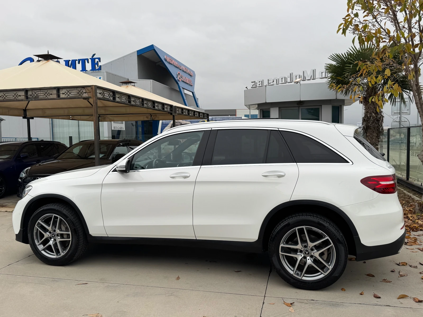 Mercedes-Benz GLC 300 9G, 4-MATIC, AMG LINE, PANORAMA, CAMERA! | Mobile.bg   7