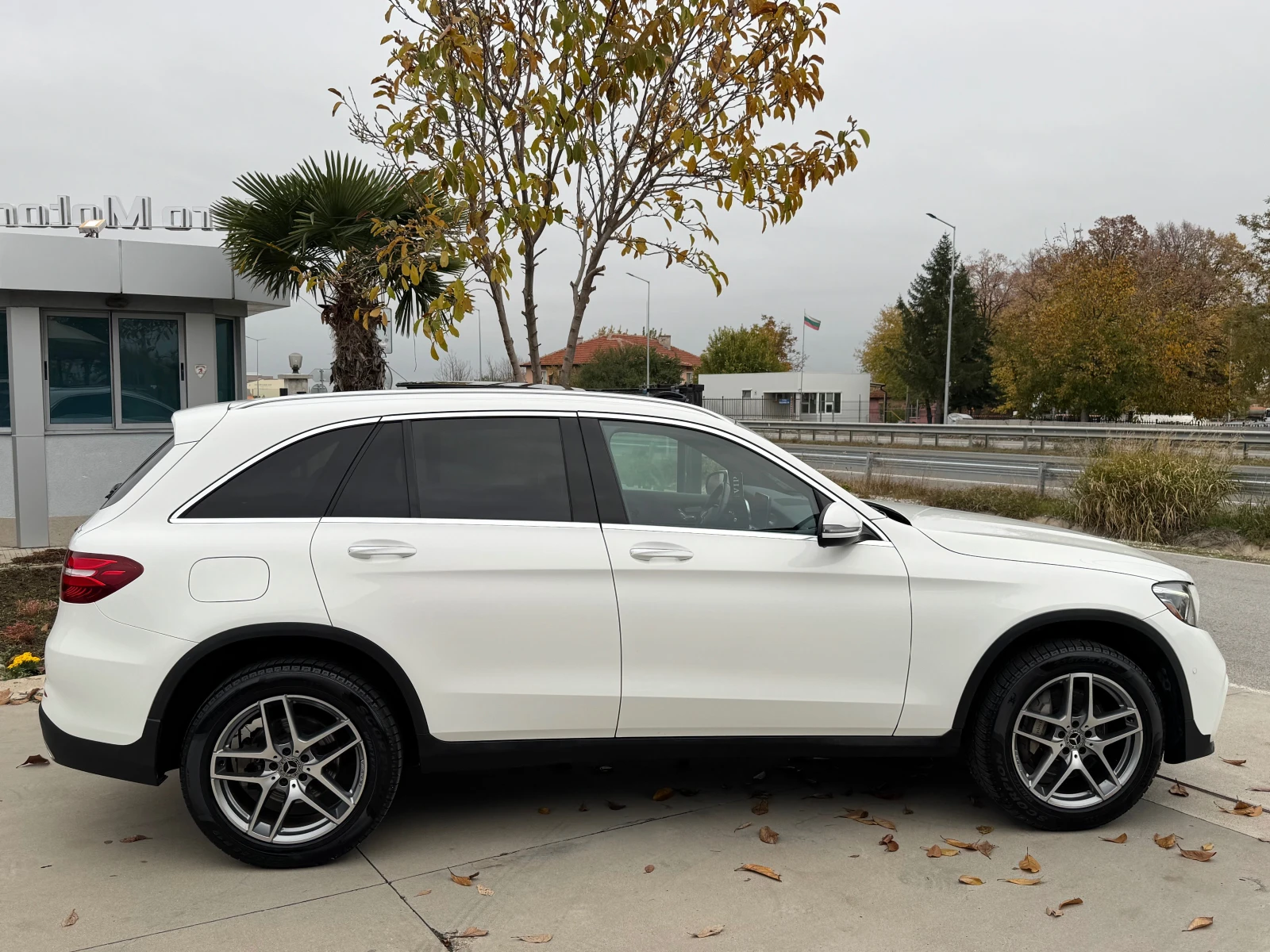 Mercedes-Benz GLC 300 9G, 4-MATIC, AMG LINE, PANORAMA, CAMERA! | Mobile.bg   4