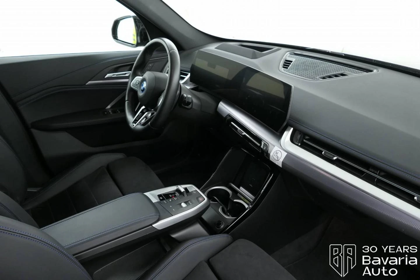 BMW iX1 30 xDrive M Sport Paket - изображение 7