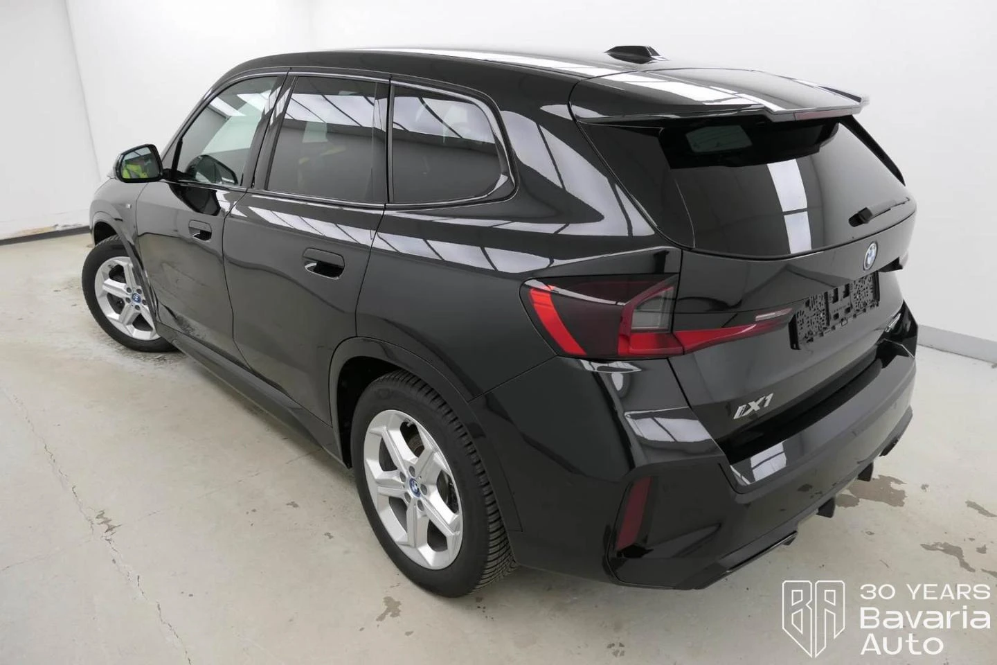 BMW iX1 30 xDrive M Sport Paket - изображение 2