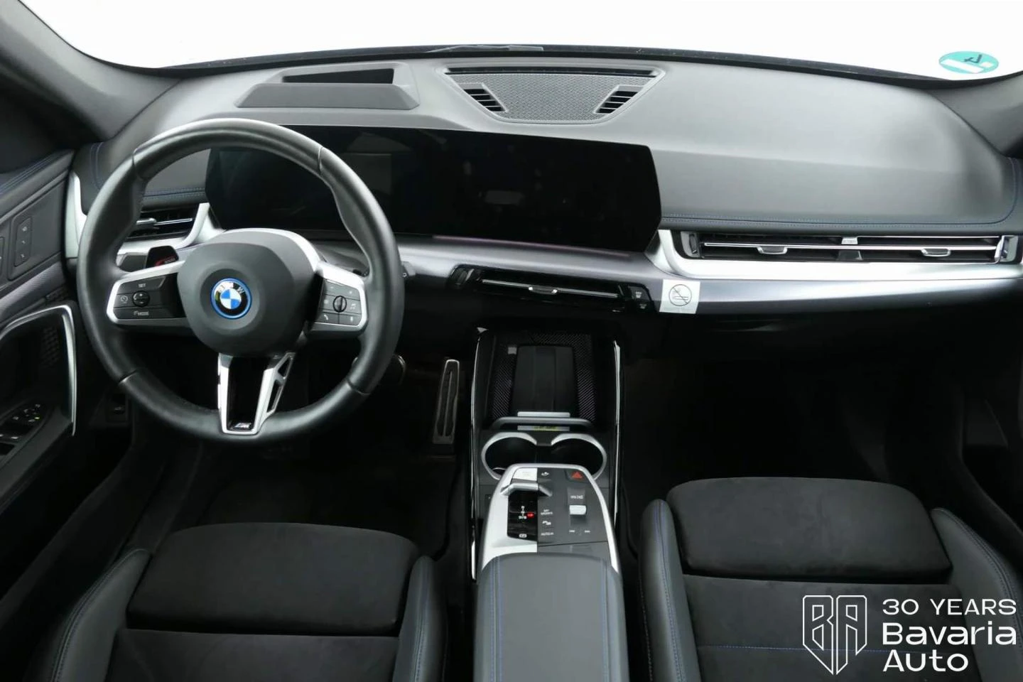 BMW iX1 30 xDrive M Sport Paket - изображение 6
