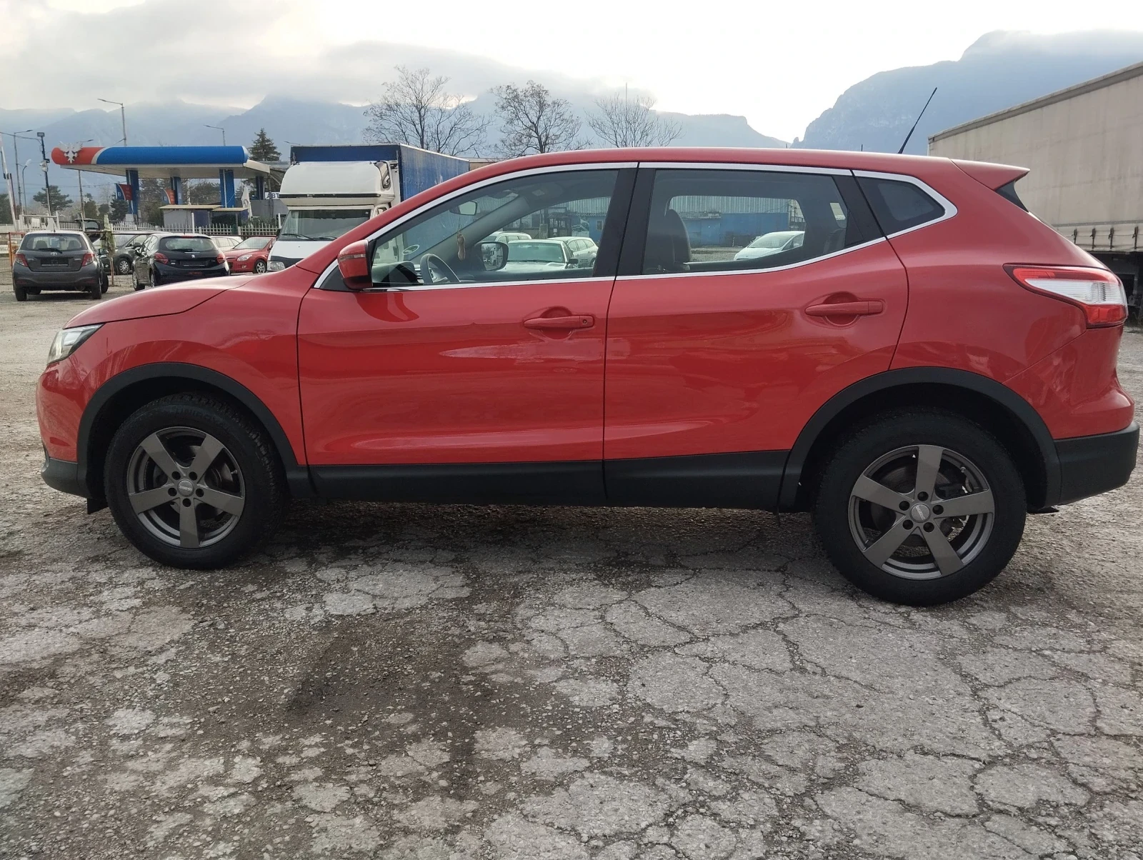 Nissan Qashqai 1.2DIG-T TUV 06.2026 - изображение 6