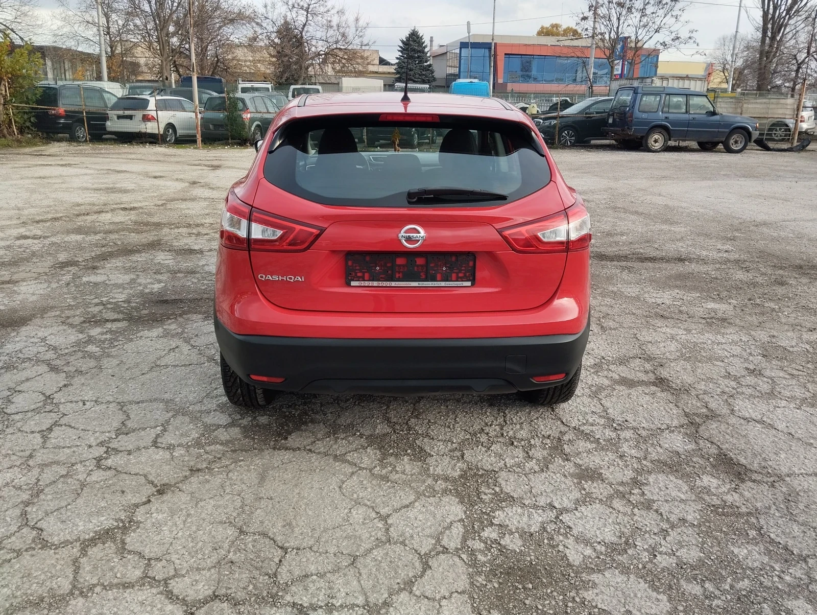 Nissan Qashqai 1.2DIG-T TUV 06.2026 - изображение 8