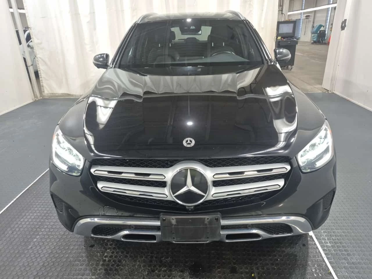 Mercedes-Benz GLC 300 * Един собственик * Без инциденти * От Mercedes* , снимка 2 - Автомобили и джипове - 54343681