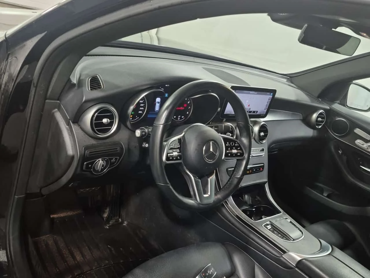 Mercedes-Benz GLC 300 * Един собственик * Без инциденти * От Mercedes* , снимка 7 - Автомобили и джипове - 54343681