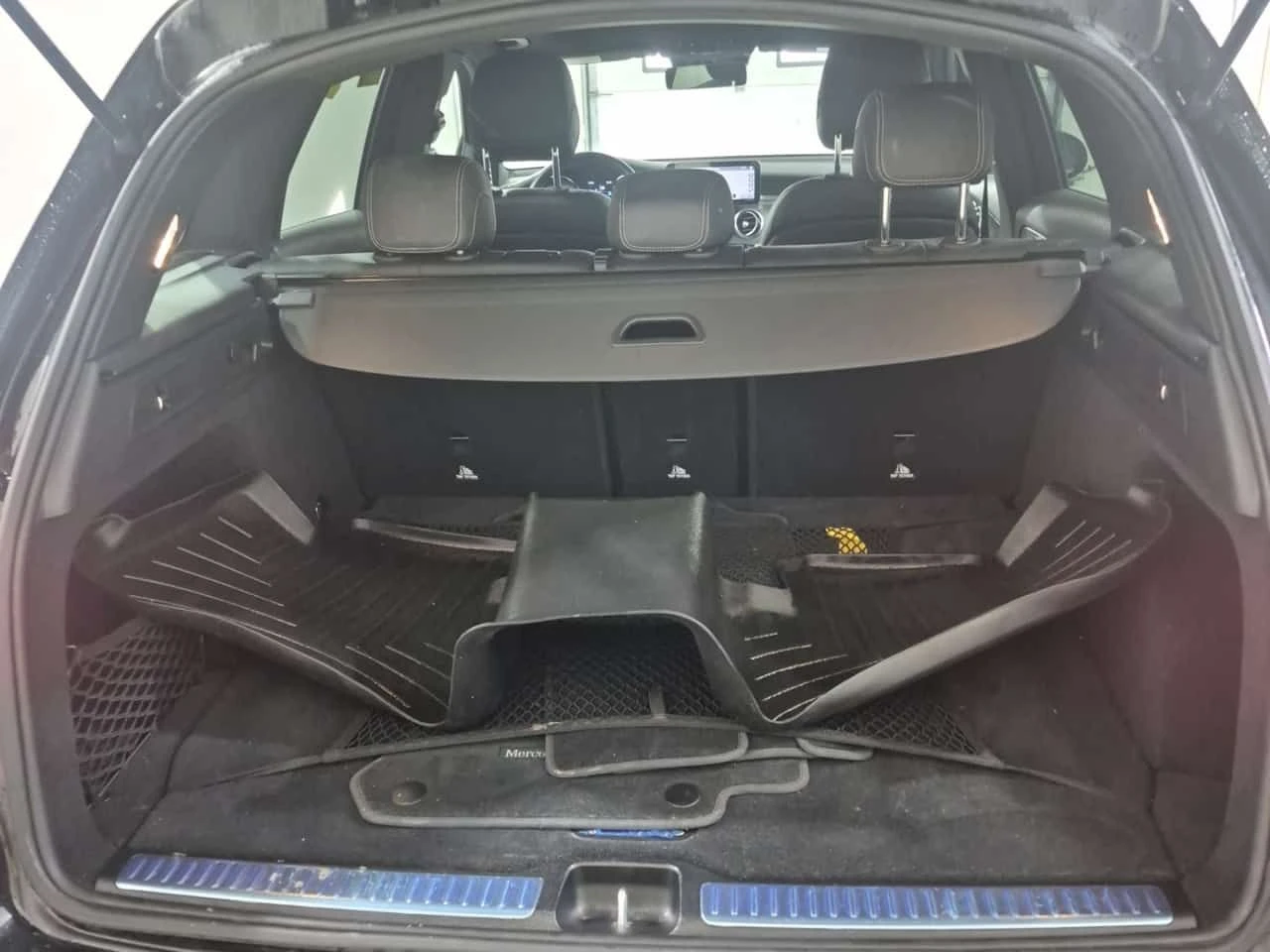 Mercedes-Benz GLC 300 * Един собственик * Без инциденти * От Mercedes* , снимка 13 - Автомобили и джипове - 54343681