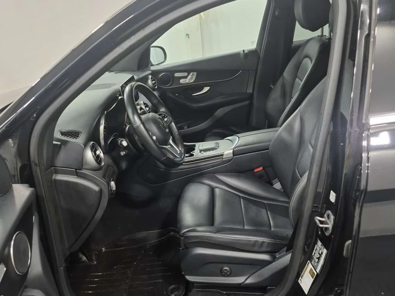 Mercedes-Benz GLC 300 * Един собственик * Без инциденти * От Mercedes* , снимка 9 - Автомобили и джипове - 54343681