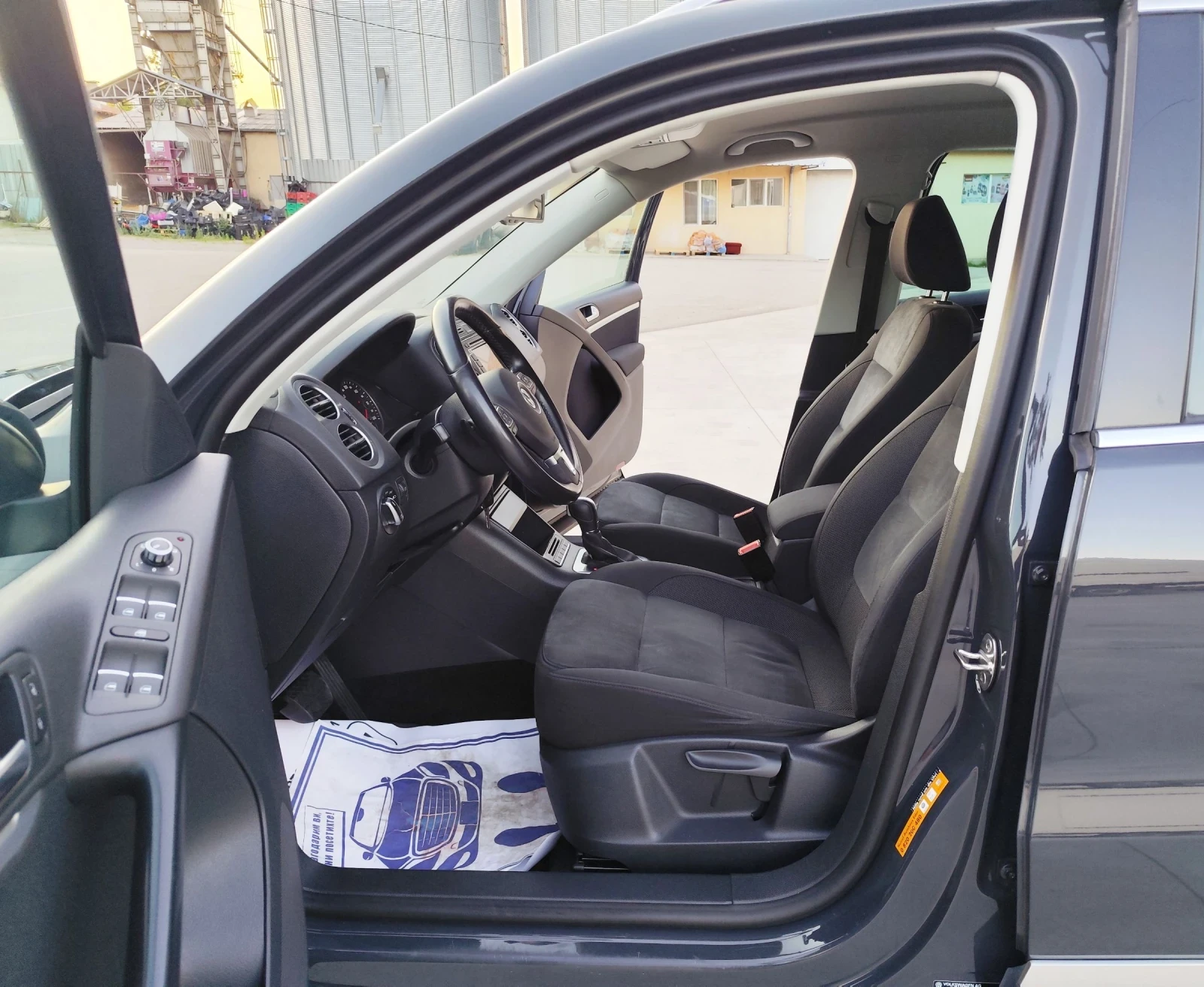 VW Tiguan 2.0TDI-LED-NAVI-BI-XENON-КАМЕРА-F1-ВОЛАН-EURO-6, снимка 10 - Автомобили и джипове - 55301206