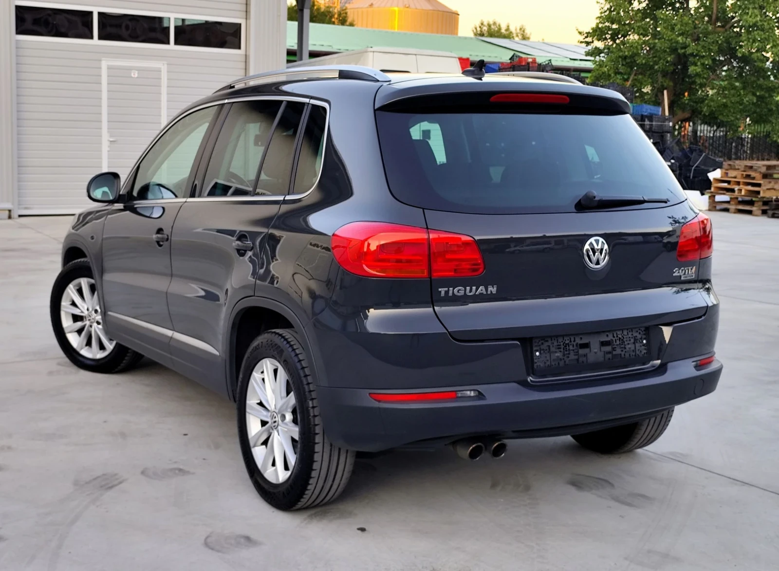 VW Tiguan 2.0TDI-LED-NAVI-BI-XENON-КАМЕРА-F1-ВОЛАН-EURO-6, снимка 5 - Автомобили и джипове - 55301206