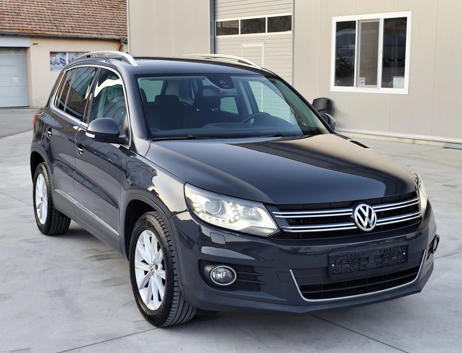VW Tiguan 2.0TDI-LED-NAVI-BI-XENON-КАМЕРА-F1-ВОЛАН-EURO-6, снимка 8 - Автомобили и джипове - 55301206
