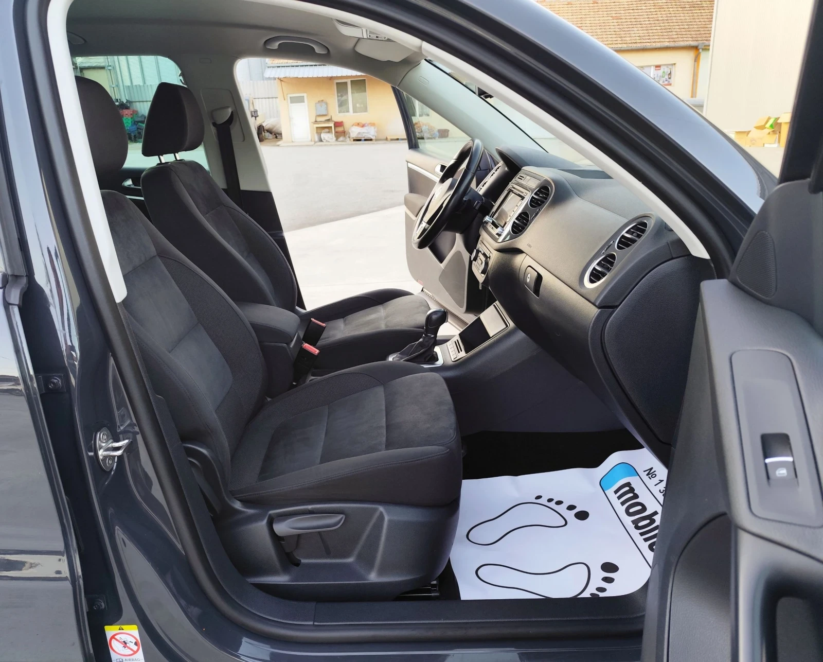 VW Tiguan 2.0TDI-LED-NAVI-BI-XENON-КАМЕРА-F1-ВОЛАН-EURO-6, снимка 13 - Автомобили и джипове - 55301206