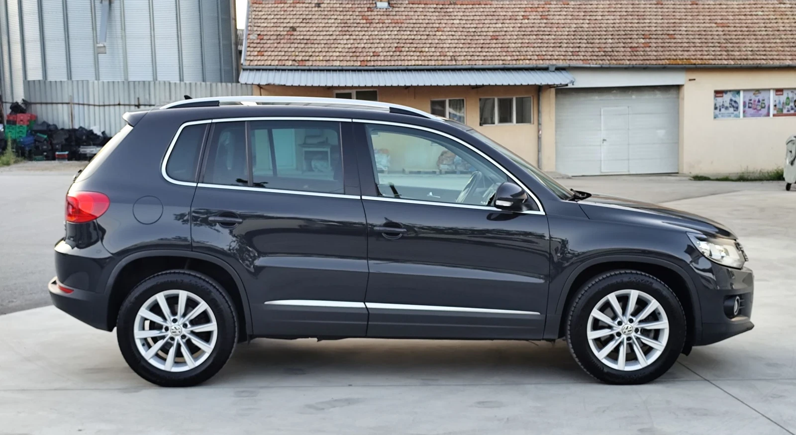 VW Tiguan 2.0TDI-LED-NAVI-BI-XENON-КАМЕРА-F1-ВОЛАН-EURO-6, снимка 7 - Автомобили и джипове - 55301206