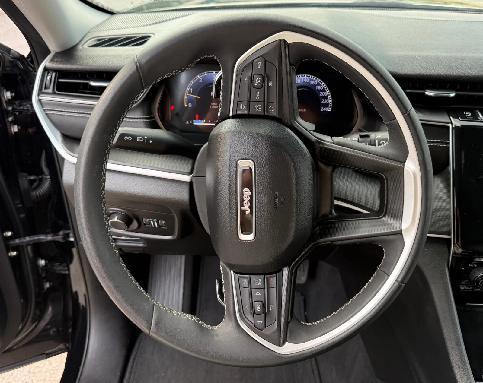 Jeep Grand cherokee 3.6i-93.000km-КАТО ЧИСТО НОВ-6-местен, снимка 13 - Автомобили и джипове - 55883473