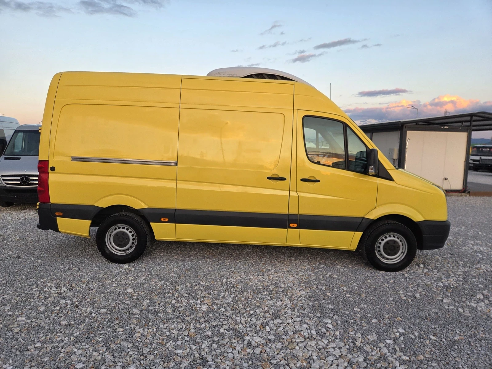 VW Crafter 2.5 TDI, ХЛАДИЛЕН, L2H2, Климатик, снимка 10 - Бусове и автобуси - 54114482