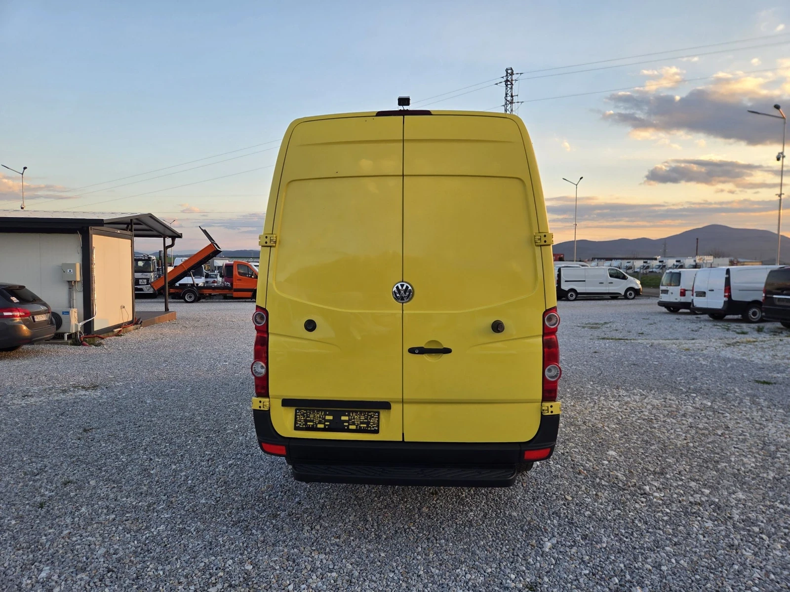 VW Crafter 2.5 TDI, ХЛАДИЛЕН, L2H2, Климатик, снимка 4 - Бусове и автобуси - 54114482