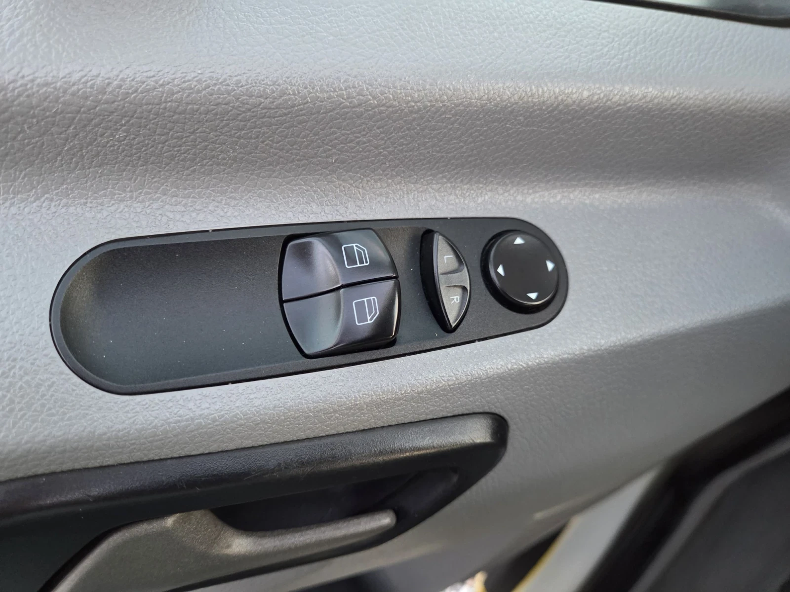 VW Crafter 2.5 TDI, ХЛАДИЛЕН, L2H2, Климатик, снимка 16 - Бусове и автобуси - 54114482