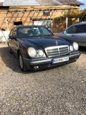 Mercedes-Benz E 200, снимка 2