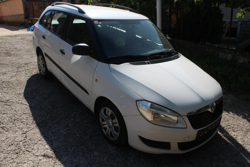 Skoda Fabia 1.2I Климатик , снимка 2 - Автомобили и джипове - 47403675