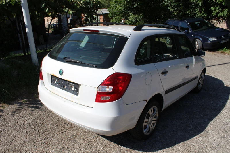 Skoda Fabia 1.2I Климатик , снимка 6 - Автомобили и джипове - 47403675