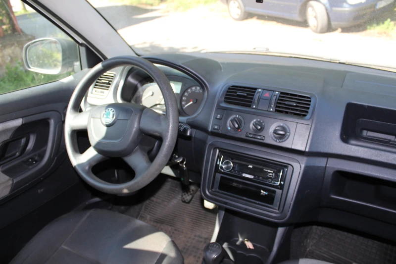 Skoda Fabia 1.2I Климатик , снимка 9 - Автомобили и джипове - 47403675