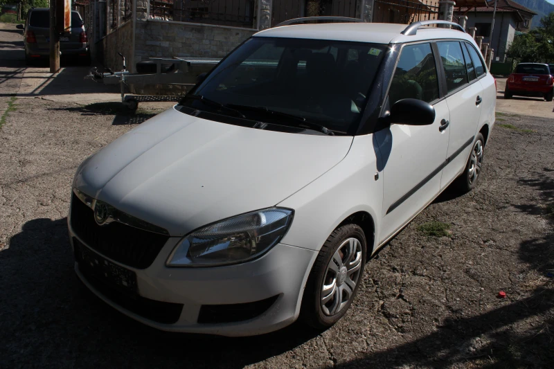 Skoda Fabia 1.2I Климатик , снимка 1 - Автомобили и джипове - 47403675