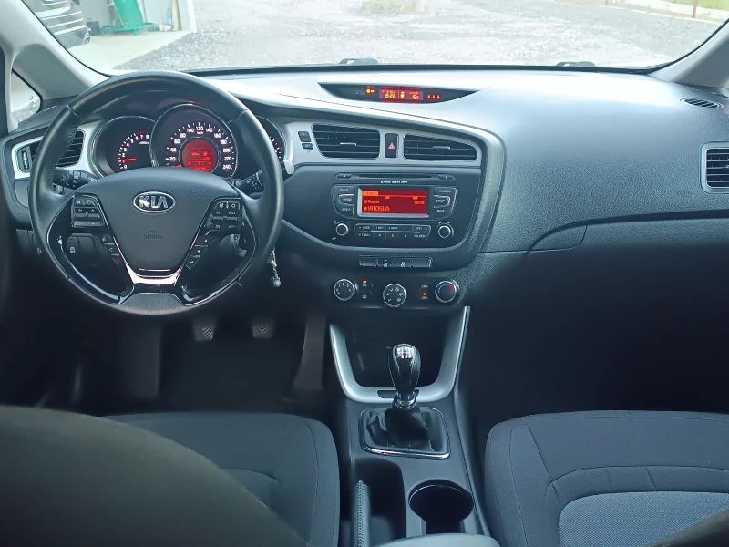 Kia Ceed 1.6 GDI, снимка 8 - Автомобили и джипове - 50074881