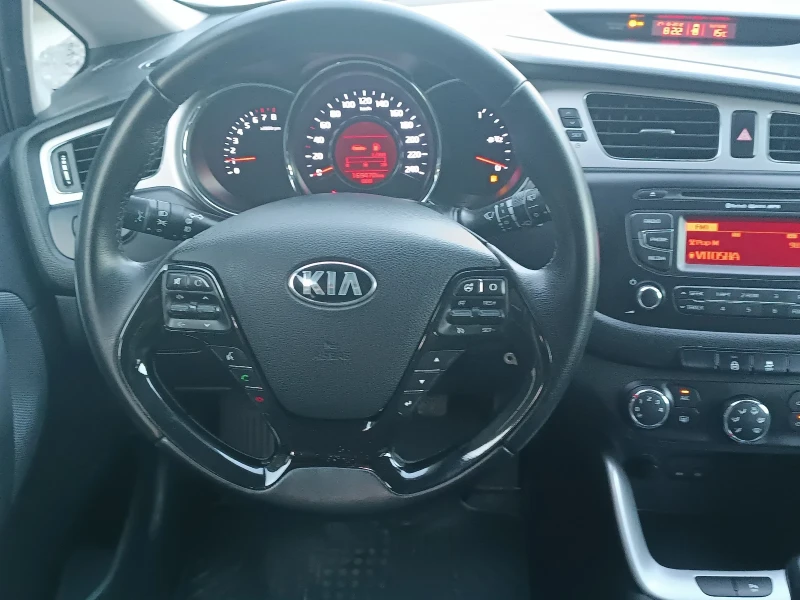 Kia Ceed 1.6 GDI, снимка 7 - Автомобили и джипове - 50074881