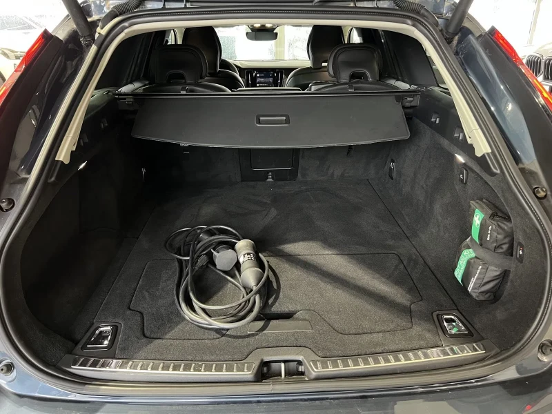 Volvo V90 PHEV/341HP/INSCRIPTION/PANO/HUD/H&K/MEMO/600gpr, снимка 16 - Автомобили и джипове - 52446919