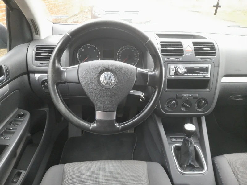 VW Golf 1.9 tdi, снимка 11 - Автомобили и джипове - 52505776