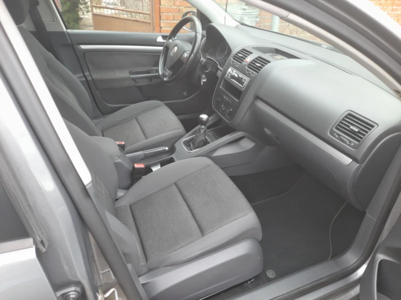 VW Golf 1.9 tdi, снимка 10 - Автомобили и джипове - 52505776