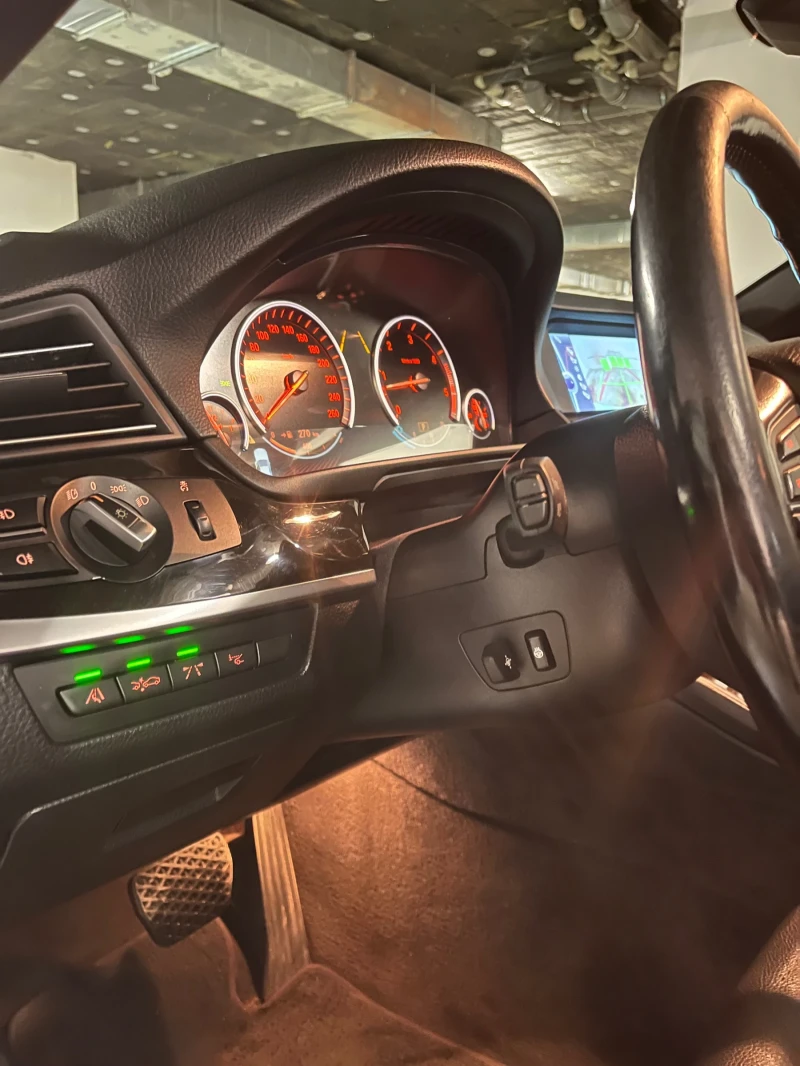 BMW 530 COMFORT/PANO/HEAD-UP/SOFTCLOSE/KEYLESS/DISTRONIC/, снимка 7 - Автомобили и джипове - 53525959