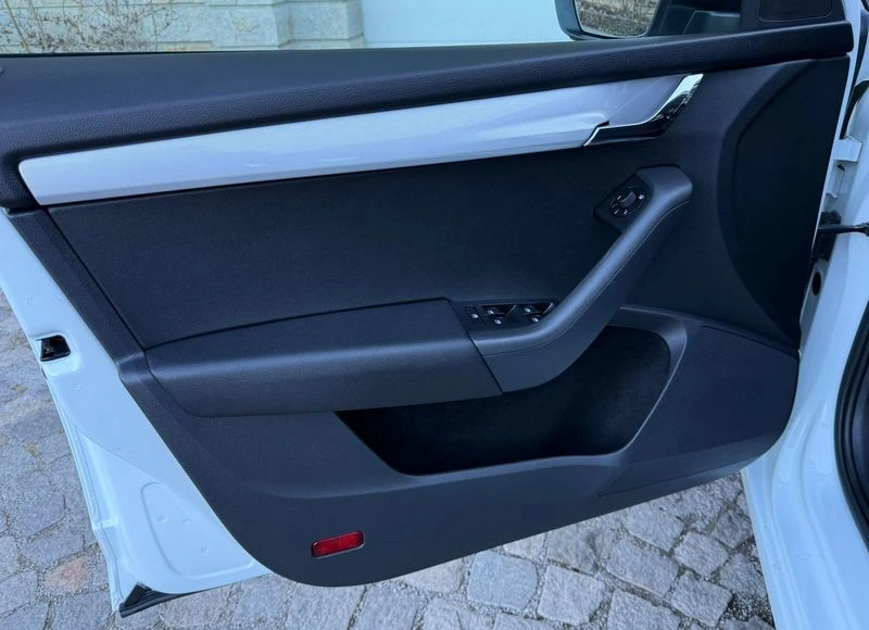 Skoda Octavia 1.6 TDi 144000 км, снимка 14 - Автомобили и джипове - 53622672