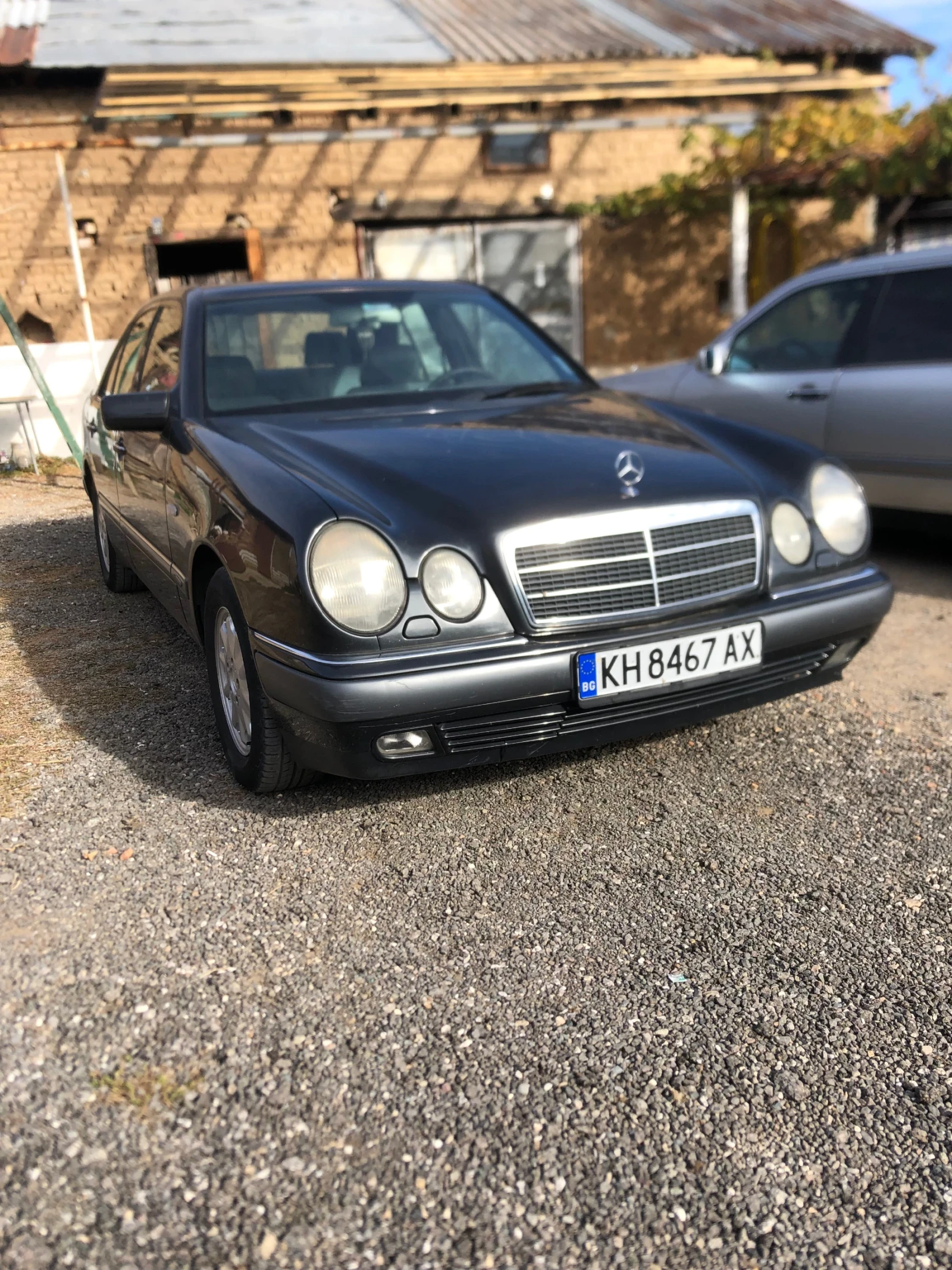 Mercedes-Benz E 200  - изображение 2