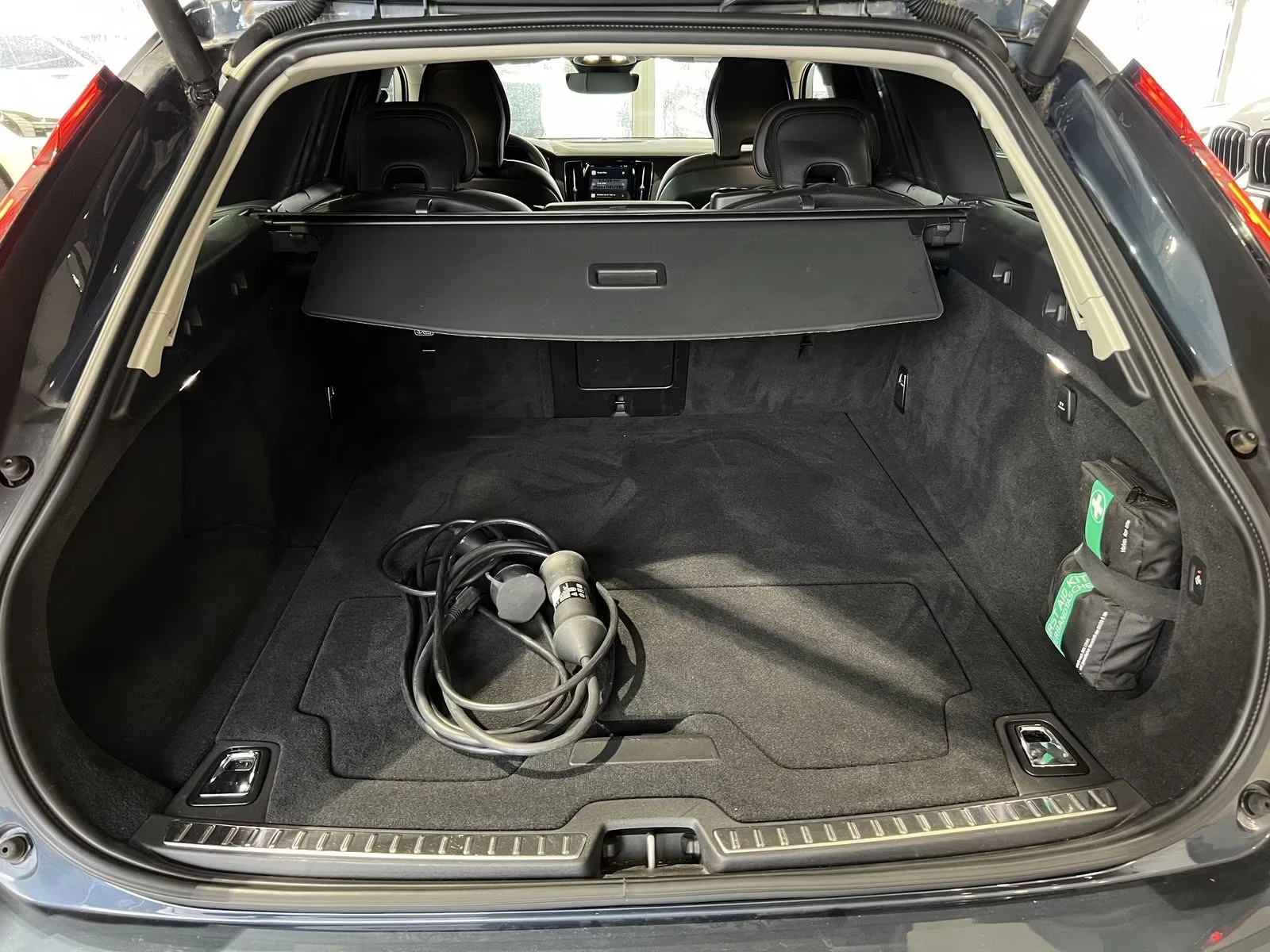 Volvo V90 PHEV/341HP/INSCRIPTION/PANO/HUD/CAM/H&K/MEMO/600g | Mobile.bg   16