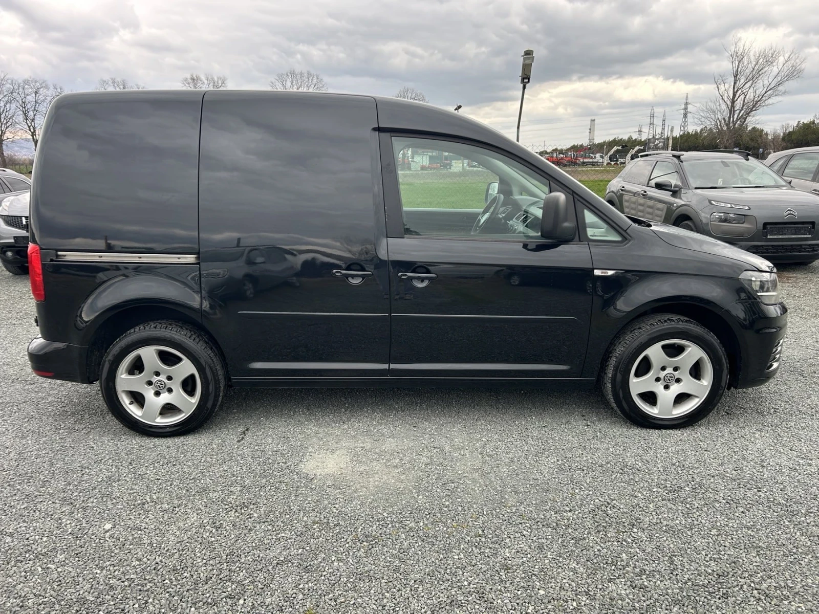 VW Caddy 2.0 нави топ, снимка 4 - Автомобили и джипове - 53906627