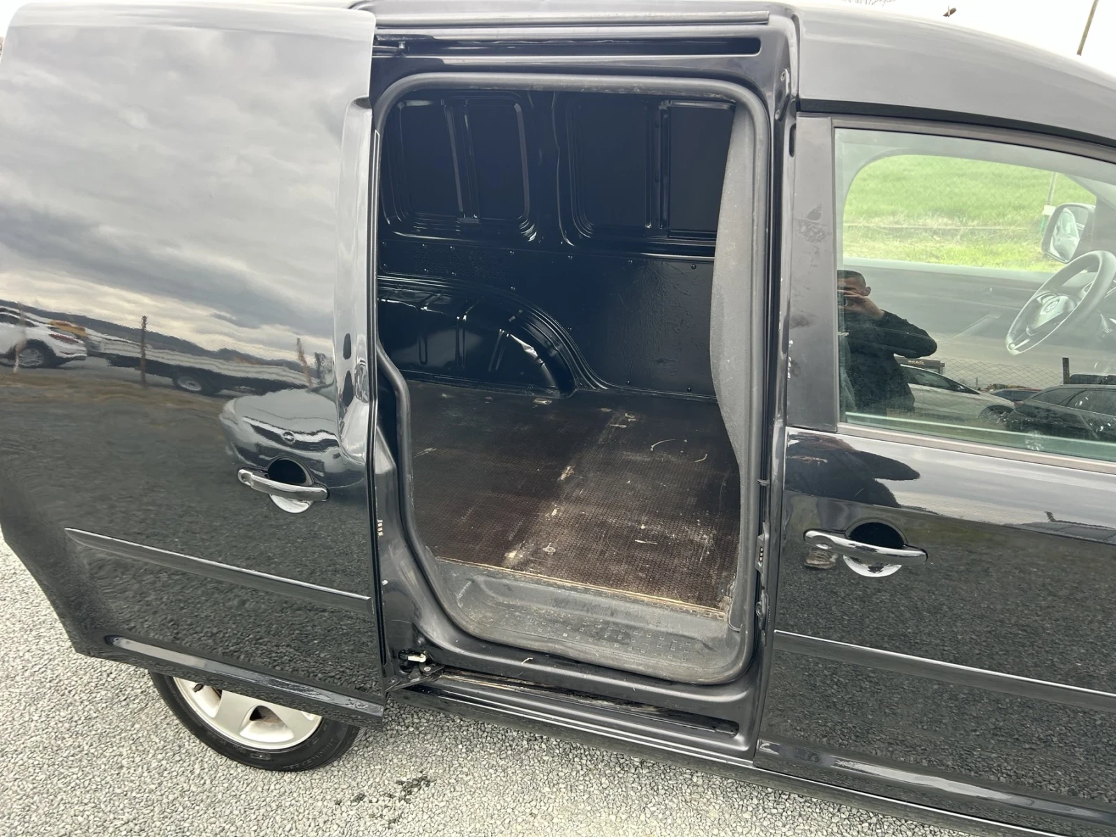 VW Caddy 2.0 нави топ, снимка 9 - Автомобили и джипове - 53906627