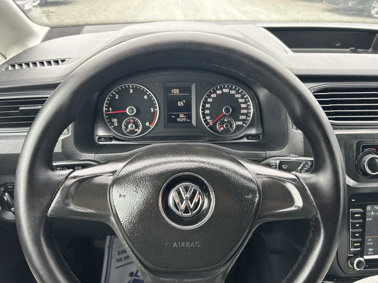 VW Caddy 2.0 нави топ, снимка 12 - Автомобили и джипове - 53906627