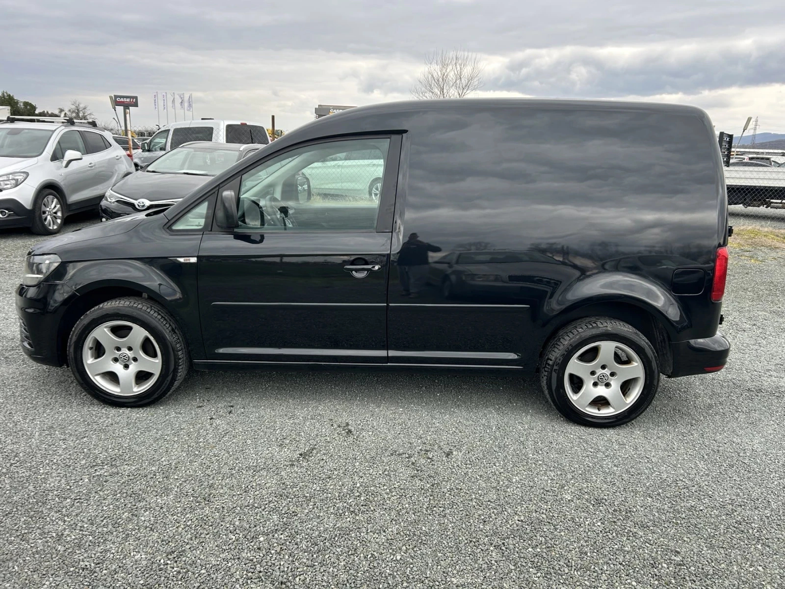 VW Caddy 2.0 нави топ, снимка 8 - Автомобили и джипове - 53906627