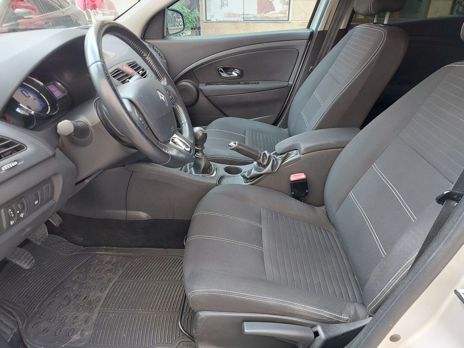 Renault Fluence 1.5 dci 110ps, снимка 6 - Автомобили и джипове - 54214254