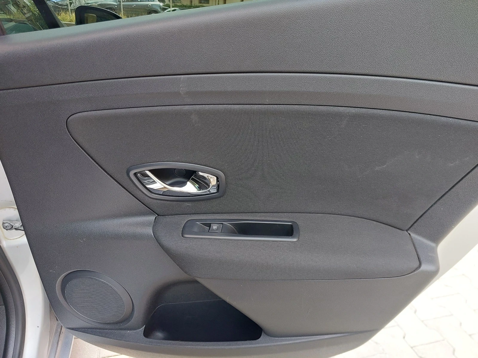 Renault Fluence 1.5 dci 110ps, снимка 11 - Автомобили и джипове - 54214254