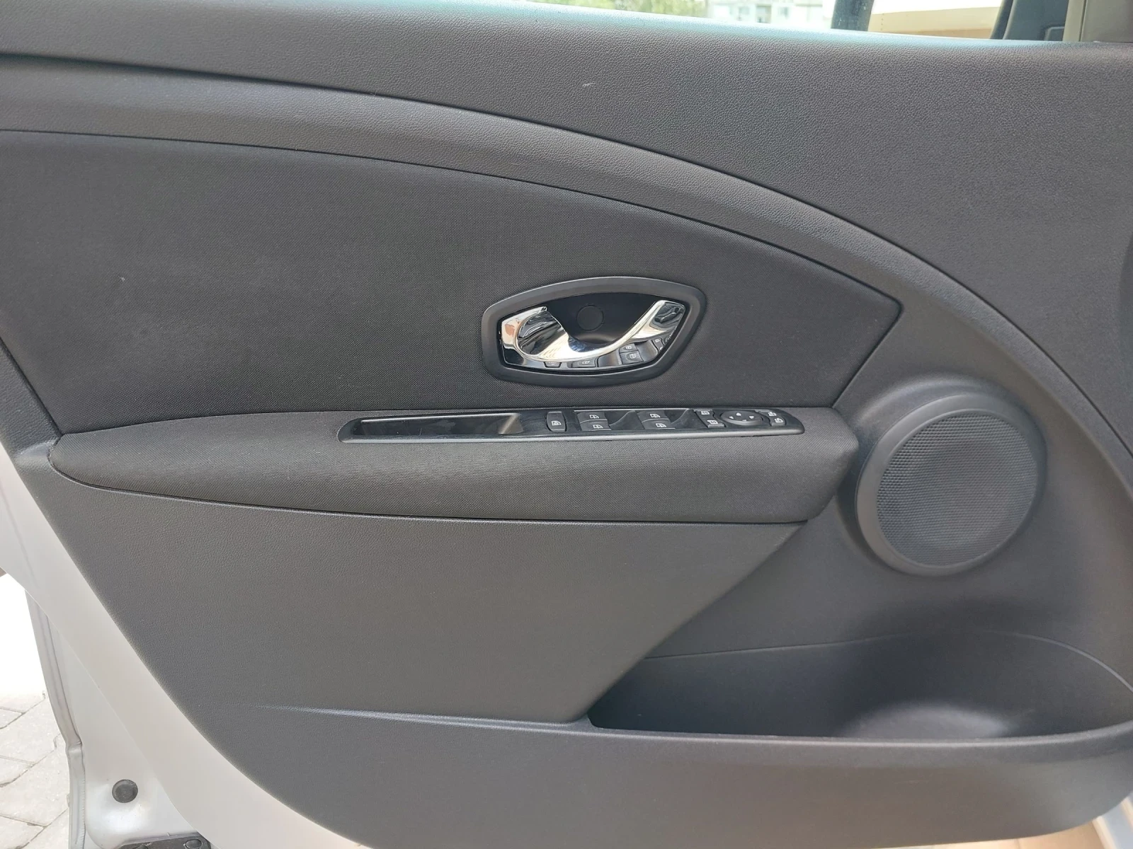 Renault Fluence 1.5 dci 110ps, снимка 8 - Автомобили и джипове - 54214254