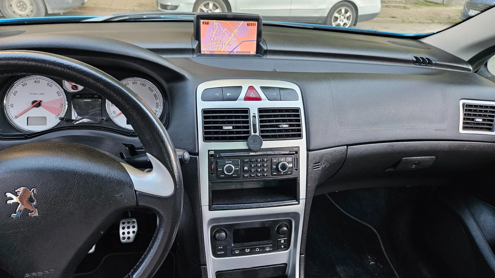 Peugeot 307 CC 2.0i 140к.с. ФЕЙСЛИФТ / КОЖА / НАВИГАЦИЯ, снимка 13 - Автомобили и джипове - 54333728