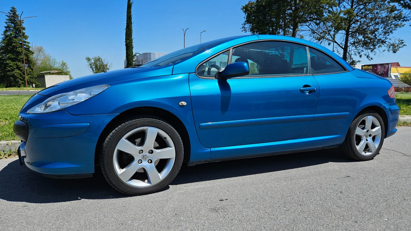 Peugeot 307 CC 2.0i 140к.с. ФЕЙСЛИФТ / КОЖА / НАВИГАЦИЯ, снимка 2 - Автомобили и джипове - 54333728