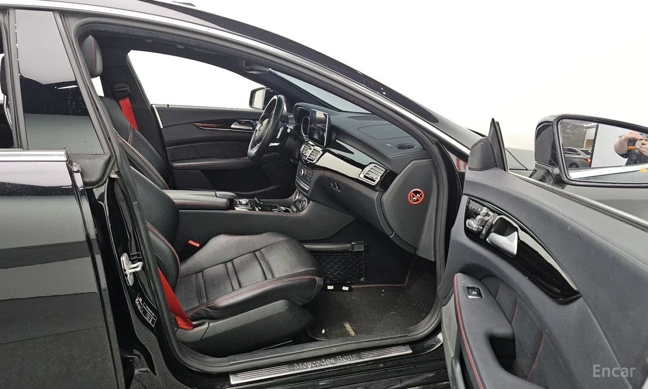 Mercedes-Benz CLS 400 AMG PACK* PANO* КОЖА* ПОДГРЕВ* ОБДУХВ* НАВИ* 360, снимка 15 - Автомобили и джипове - 54387029