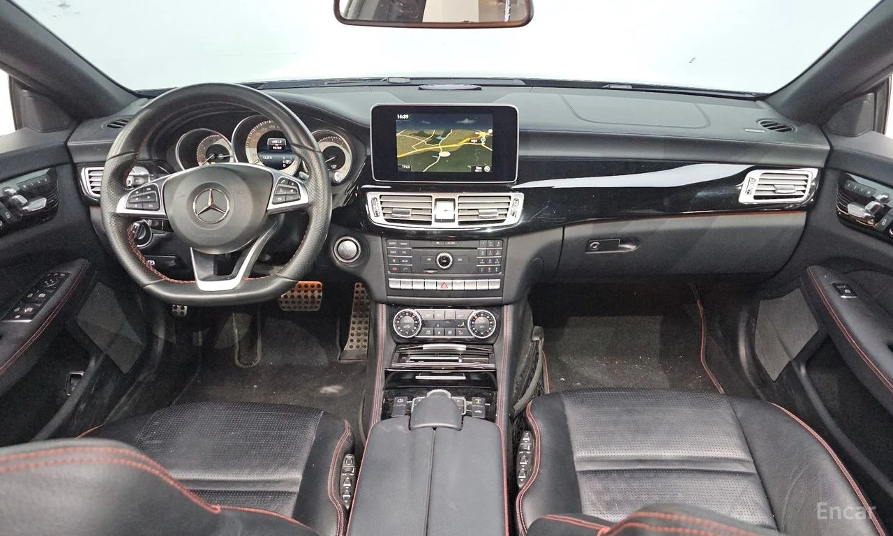 Mercedes-Benz CLS 400 AMG PACK* PANO* КОЖА* ПОДГРЕВ* ОБДУХВ* НАВИ* 360, снимка 6 - Автомобили и джипове - 54387029