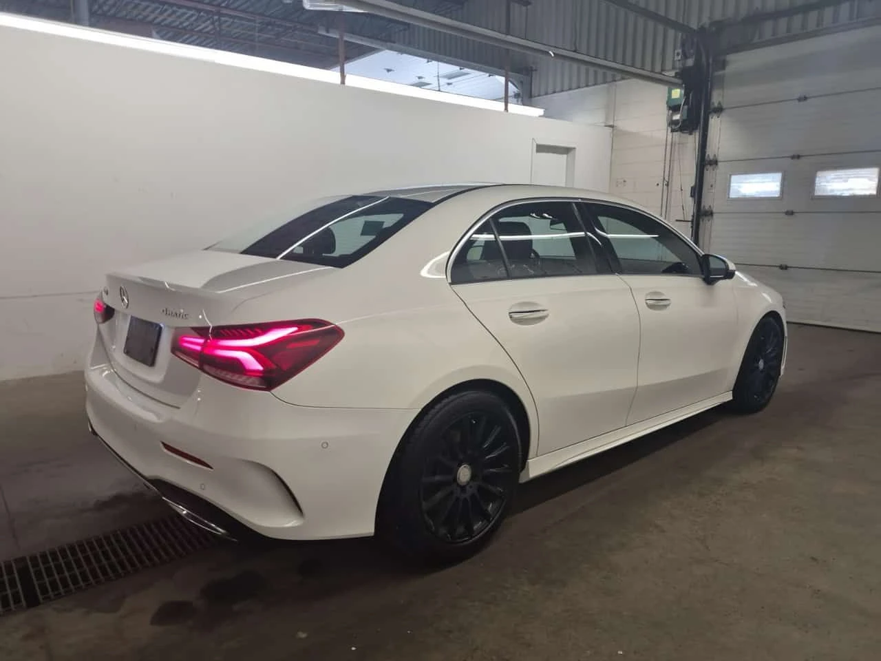 Mercedes-Benz A 220 * ДИСТРОНИК * 360 КАМЕРА * 2 КЛЮЧА * ПАНОРАМА * , снимка 3 - Автомобили и джипове - 55023101