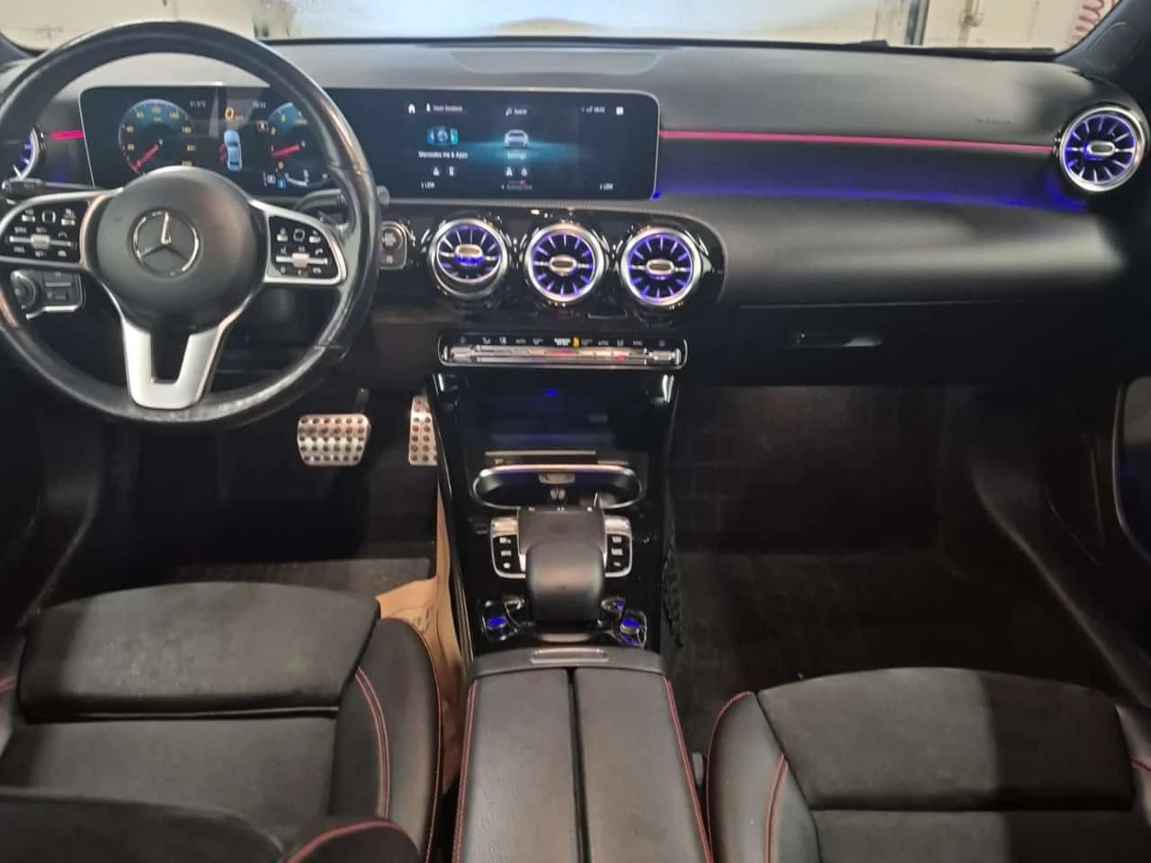 Mercedes-Benz A 220 * ДИСТРОНИК * 360 КАМЕРА * 2 КЛЮЧА * ПАНОРАМА * , снимка 13 - Автомобили и джипове - 55023101