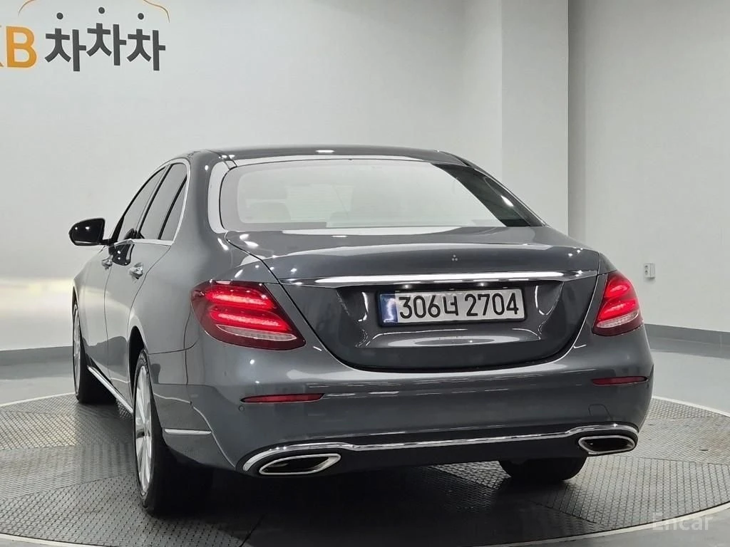 Mercedes-Benz E 300 4MATIC Exclusive* 3D BURMESTER* HEAD-UP* 360 CAM* , снимка 3 - Автомобили и джипове - 55301375